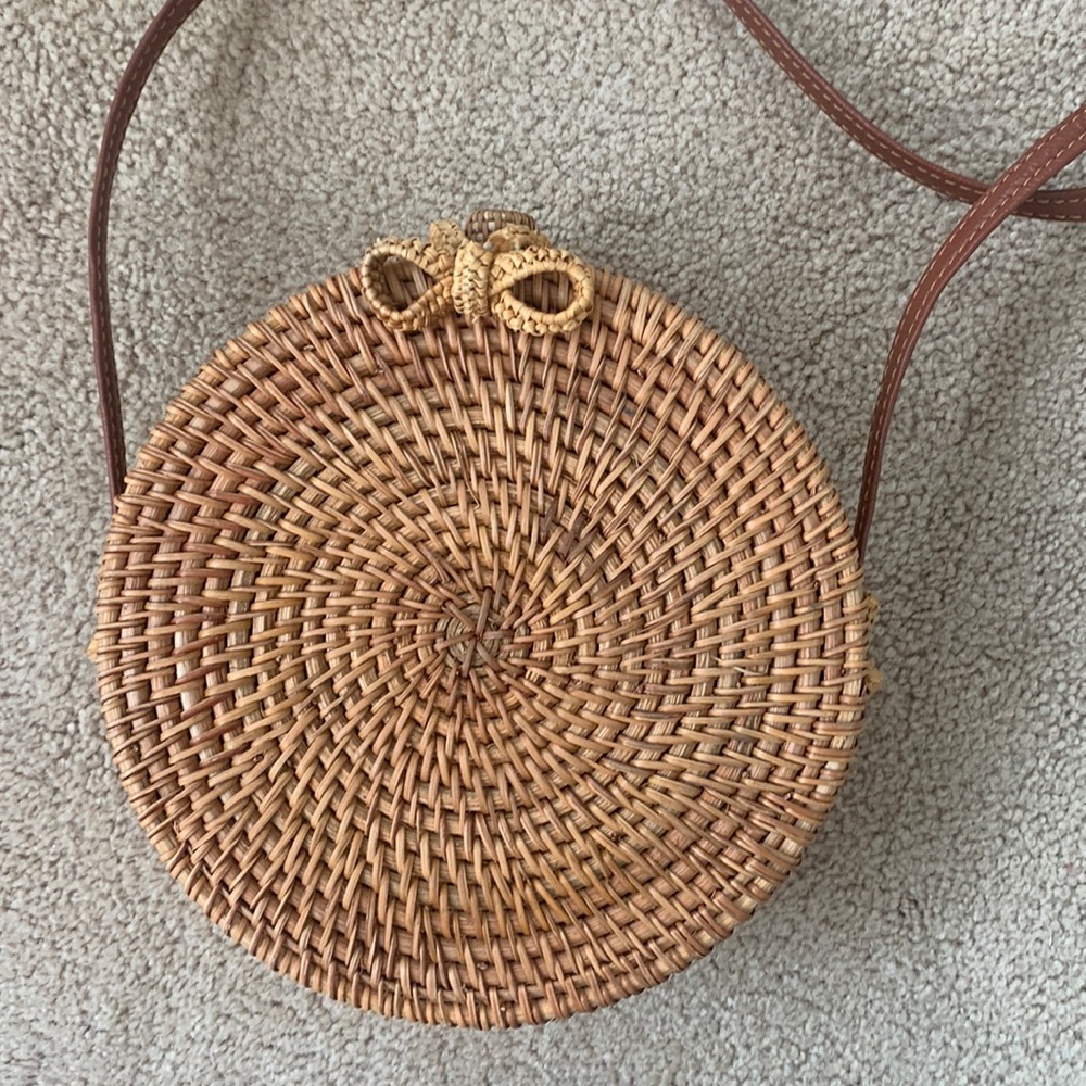 Small round wicker purse, crossbody, like new